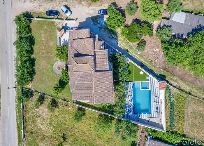 Apartman Cornelia S Bazenom I Jakuzijem *