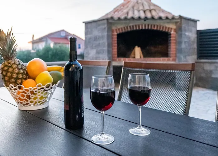 Cornelia S Bazenom I Jakuzijem Apartment *