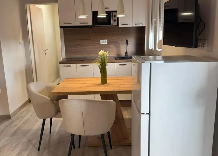 Cornelia S Bazenom I Jakuzijem Apartman *