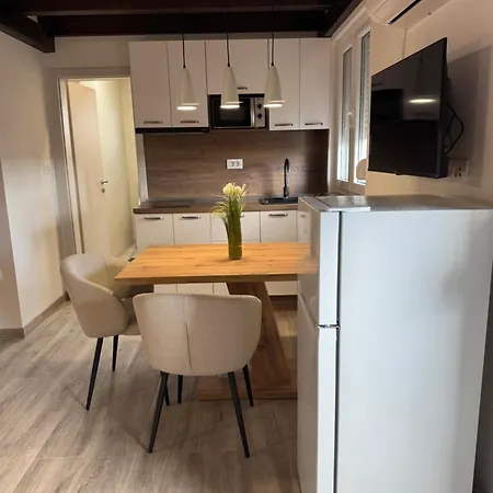Cornelia S Bazenom I Jakuzijem Apartmán *