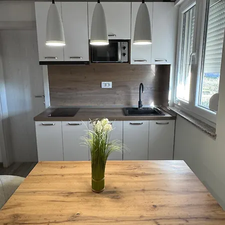 Apartmán Cornelia S Bazenom I Jakuzijem *