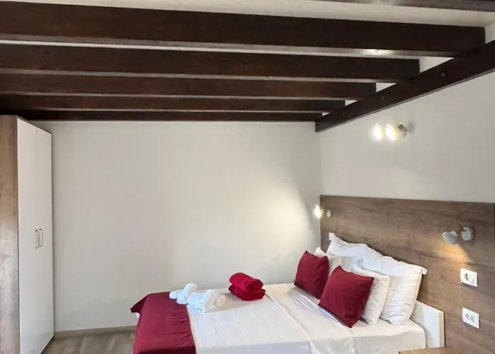 Cornelia S Bazenom I Jakuzijem Apartment Donje Rastane